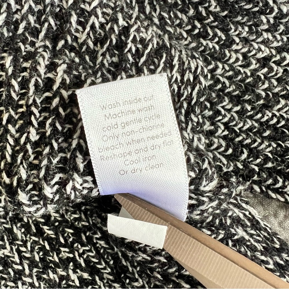 Athleta Switchback V Neck Merino Wool Sweater Xs … - image 5